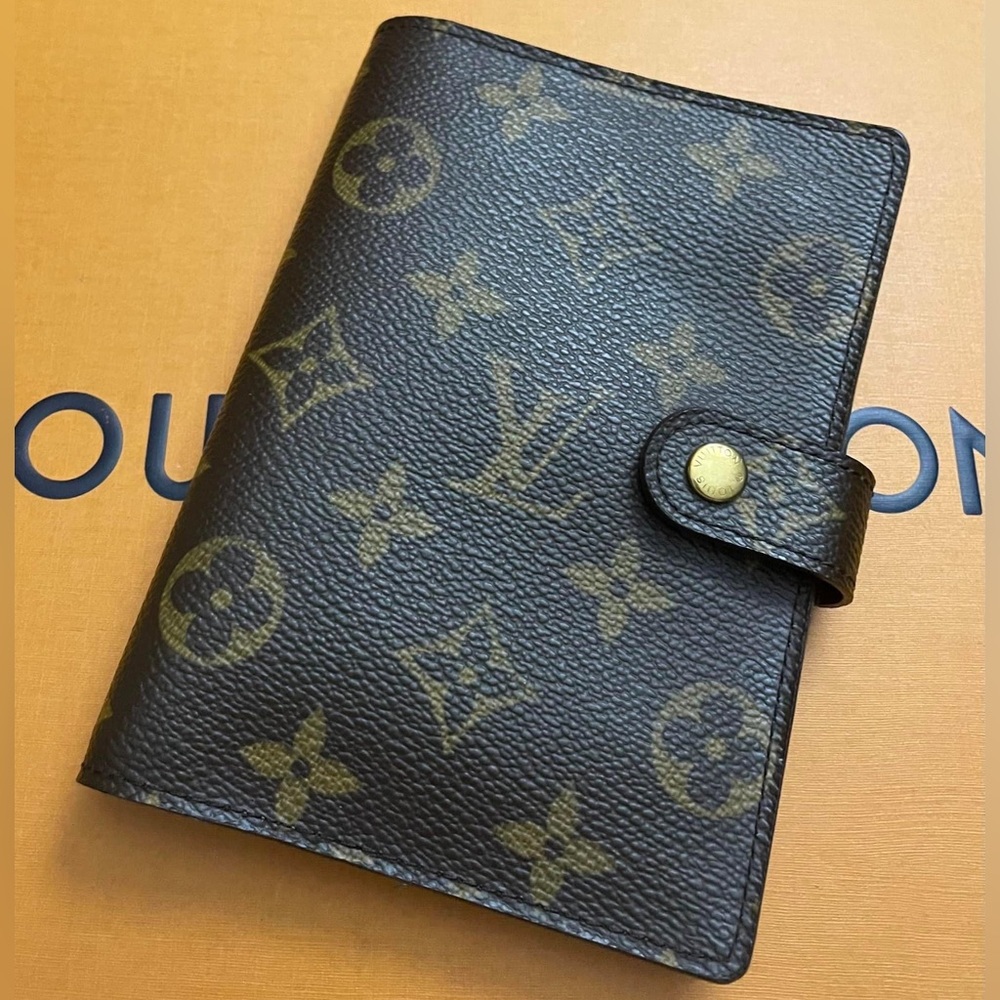 ♥️Sold♥️LV SMALL RING AGENDA COVER
in Monogram♥️ - Picture 1 of 13